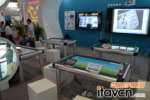 巨龍多媒體教學一體機演示區