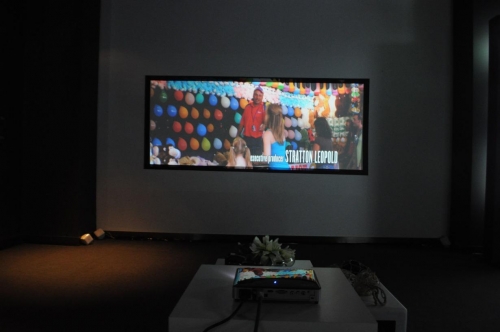 �����ˆT��ʾD755WTi����ͶӰ�p�P���ӽ̌W����