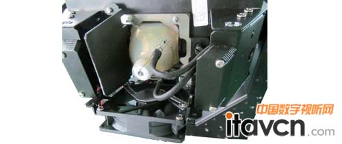 圖二 PHILIPS MSD Platinum 16 R 金鹵杯泡