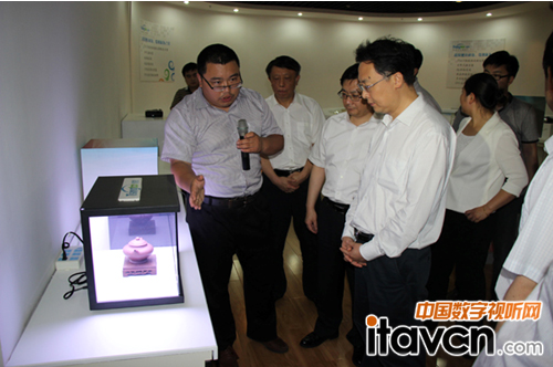 清投透明屏展示