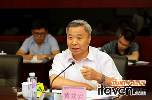 省人大常委會主任 黃龍云