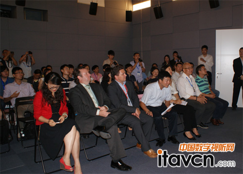 巴可、東方佳聯的眾高層及部分媒體記者