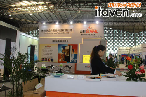 迅豹數字標牌展上推出4K 液晶廣告機