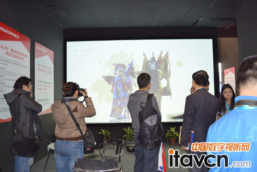 光峰光電全球首推高清激光背投機芯