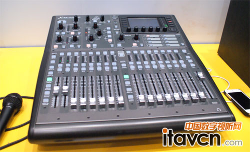 百靈達(dá) X32調(diào)音臺