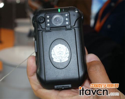 MT100移動執法儀