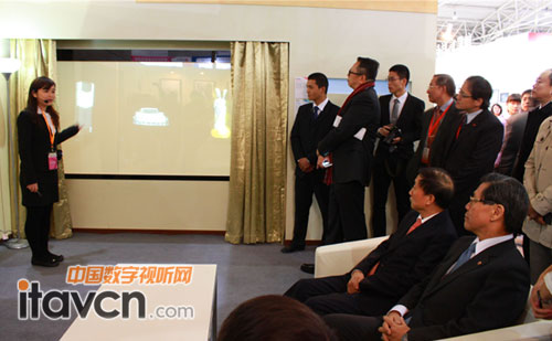 北京市委常委牛有成等領(lǐng)導(dǎo)親臨Vivitek(麗訊)展臺(tái)