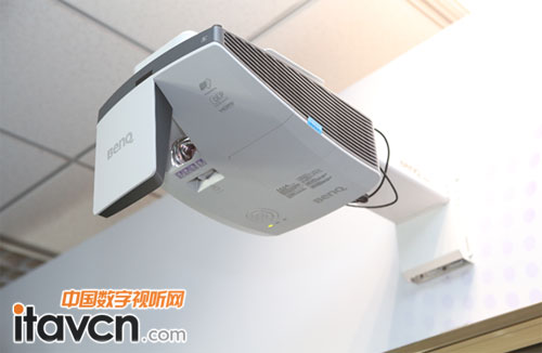 明基超短焦互動(dòng)教育投影機(jī)MW853UST+