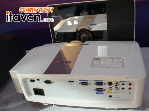 �������³��̽��̌WͶӰ�CDX842UST