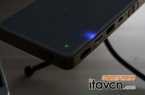 微型投影酷樂(lè)視Q6接口