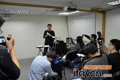 酷樂視張總與港媒記者分享COOLUX品牌沿革