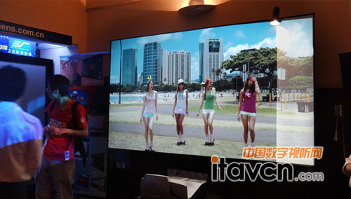 現場展示的Star Bright ST極窄邊框抗光幕