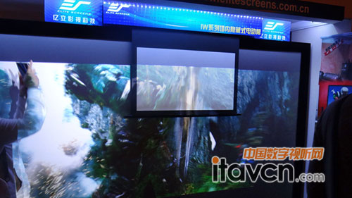 現場展示的墻內隱藏式電動幕IW系列