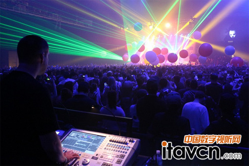 Tiger Touch Fader Wing與Sapphire Touch在倫敦Earls Court