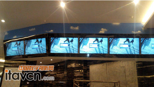 貴州影城47寸廣告機(jī)安裝現(xiàn)場效果圖