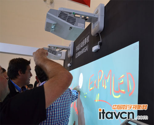 ����ِ�����̽�����Һ��ͶӰ�C