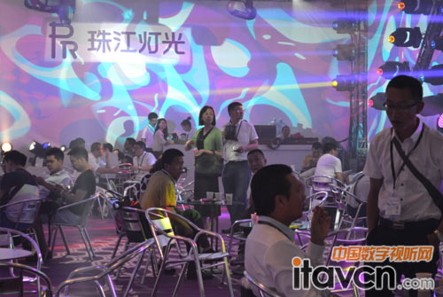 珠江燈光展位人氣火爆