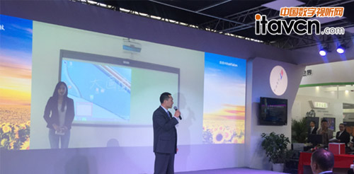 圖:鴻合科技董事副總裁、通用產品事業本部總經理龍旭東致辭