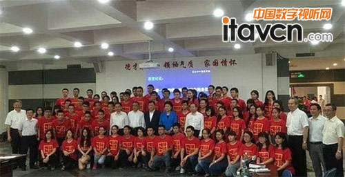 ����ɽͬ־һ���c��ɽ��W�R�а�������Ӱ