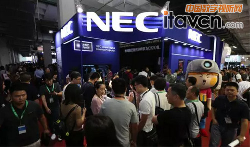 NEC展廳人潮涌動熱鬧非凡
