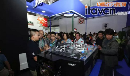 參會嘉賓現(xiàn)場感受NC1201L的放映效果