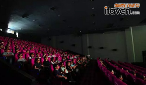 品鑒會現(xiàn)場嘉賓完全沉浸其中