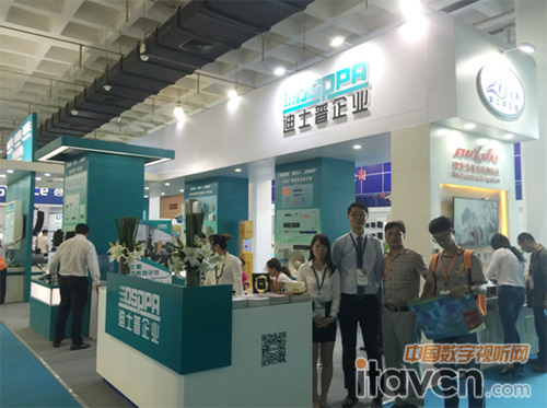 迪士普展位人頭攢動(dòng),門庭若市