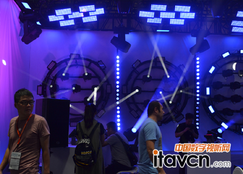 �ʸ腢չ�D��