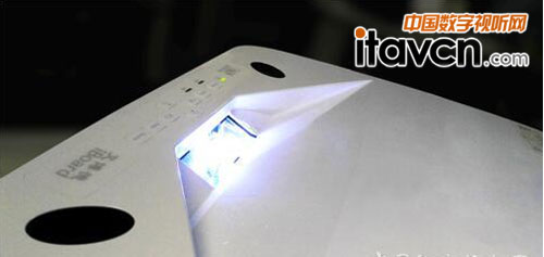 艾博德股份攜手富士康全面進軍激光投影教育產業