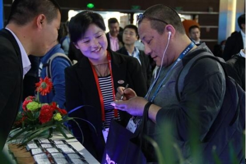 �Ӵ��_�͑��j�[���^