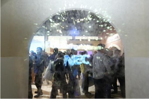 NEC工程投影機打造的水幕投影