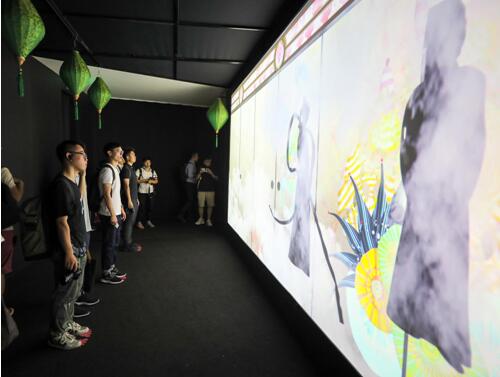 通過背投,佳能投影機助力實現沉浸式的觀賞體驗