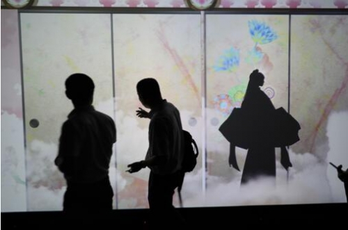 通過背投,佳能投影機助力實現沉浸式的觀賞體驗