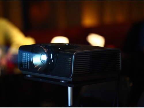 �Ԛ������ͶӰ�CW7500