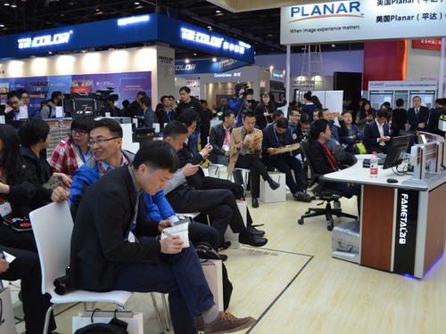 ���_չλ������