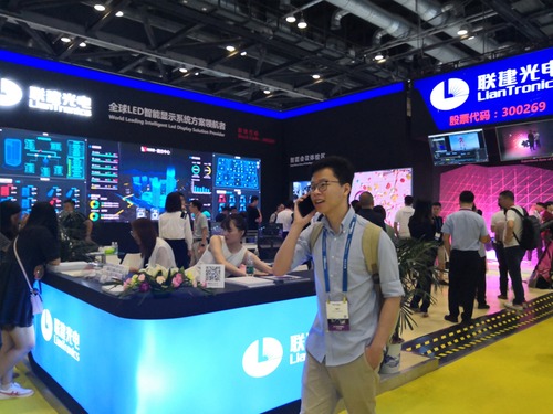 �����չλ