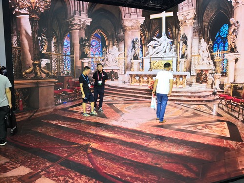 ������չ���F��