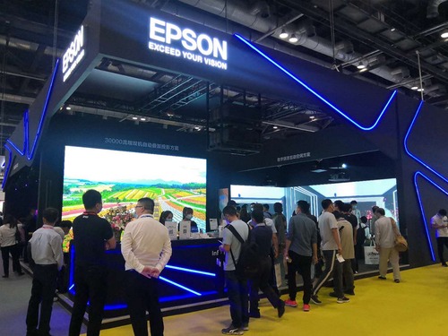 ������չλ