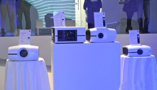 巴可發布會“白馬王子”hold住全場